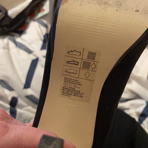 Black suede 4in heels - Picture 5 of 5